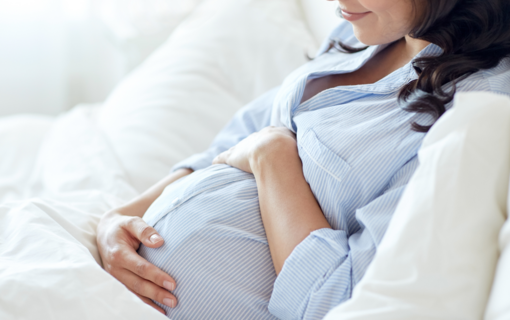 Travailleuse enceinte écartée ? Pensez à déclarer dans les 10 jours !